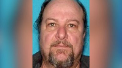 Man went to the hospital where his wife was admitted and stabbed her at least once before turning the knife on himself, shortly after he killed his mother at her home; charged