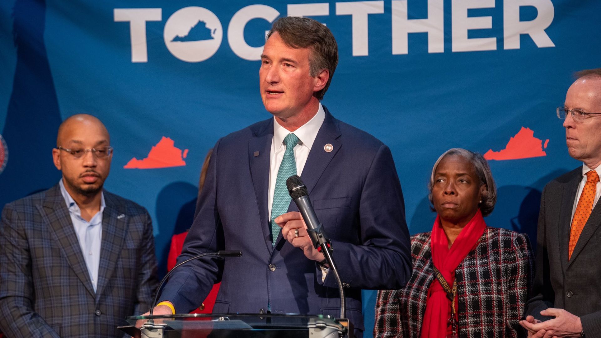 Governor Glenn Youngkin recently revealed an in-depth strategy to raise outcomes for mothers and their children in a major step towards improving mother health in Virginia